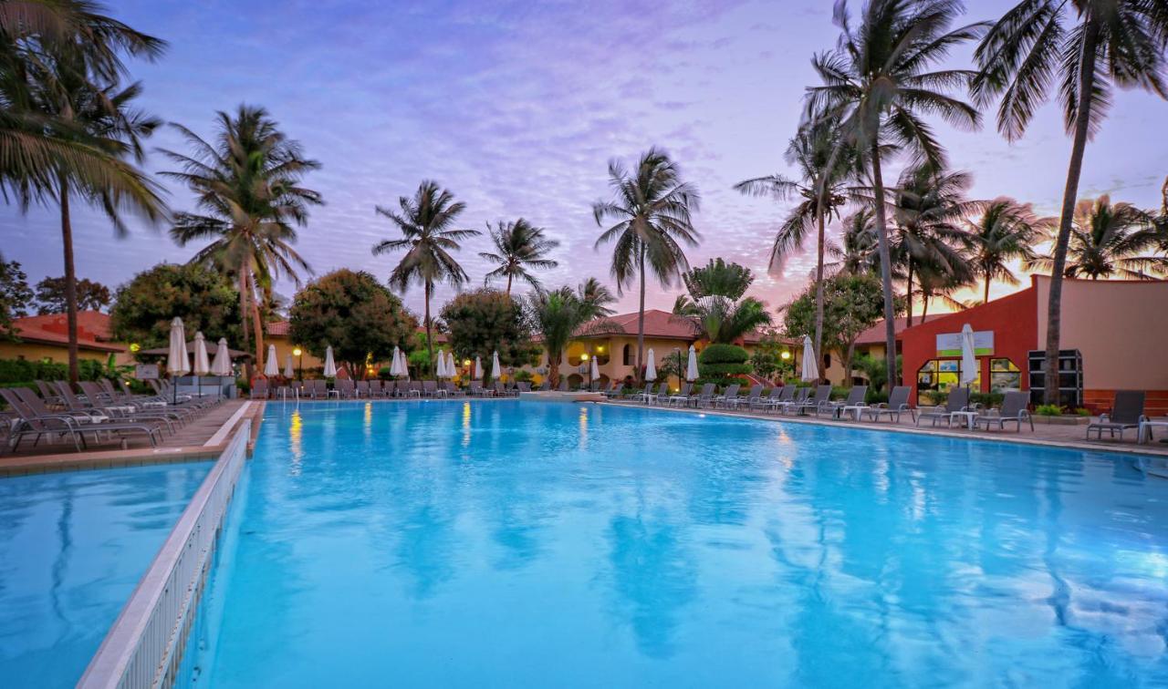 Ocean Bay Hotel & Resort Bakau ภายนอก รูปภาพ