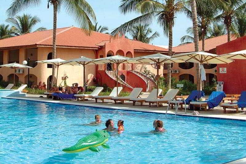 Ocean Bay Hotel & Resort Bakau ภายนอก รูปภาพ