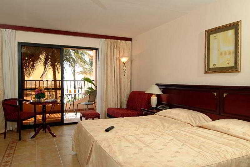 Ocean Bay Hotel & Resort Bakau ภายนอก รูปภาพ
