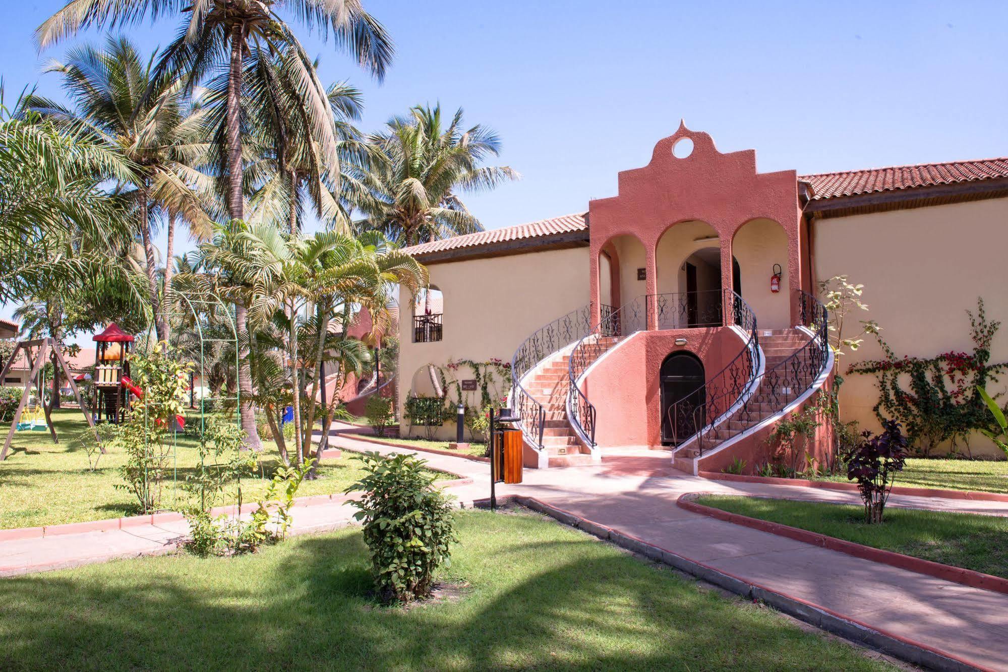 Ocean Bay Hotel & Resort Bakau ภายนอก รูปภาพ