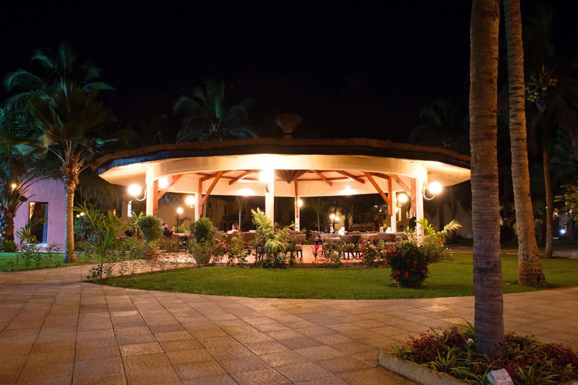 Ocean Bay Hotel & Resort Bakau ภายนอก รูปภาพ