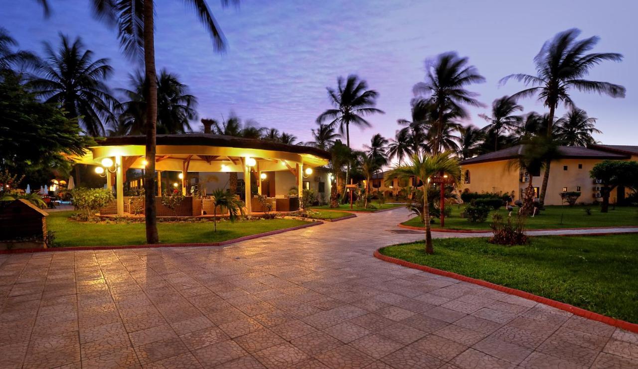 Ocean Bay Hotel & Resort Bakau ภายนอก รูปภาพ